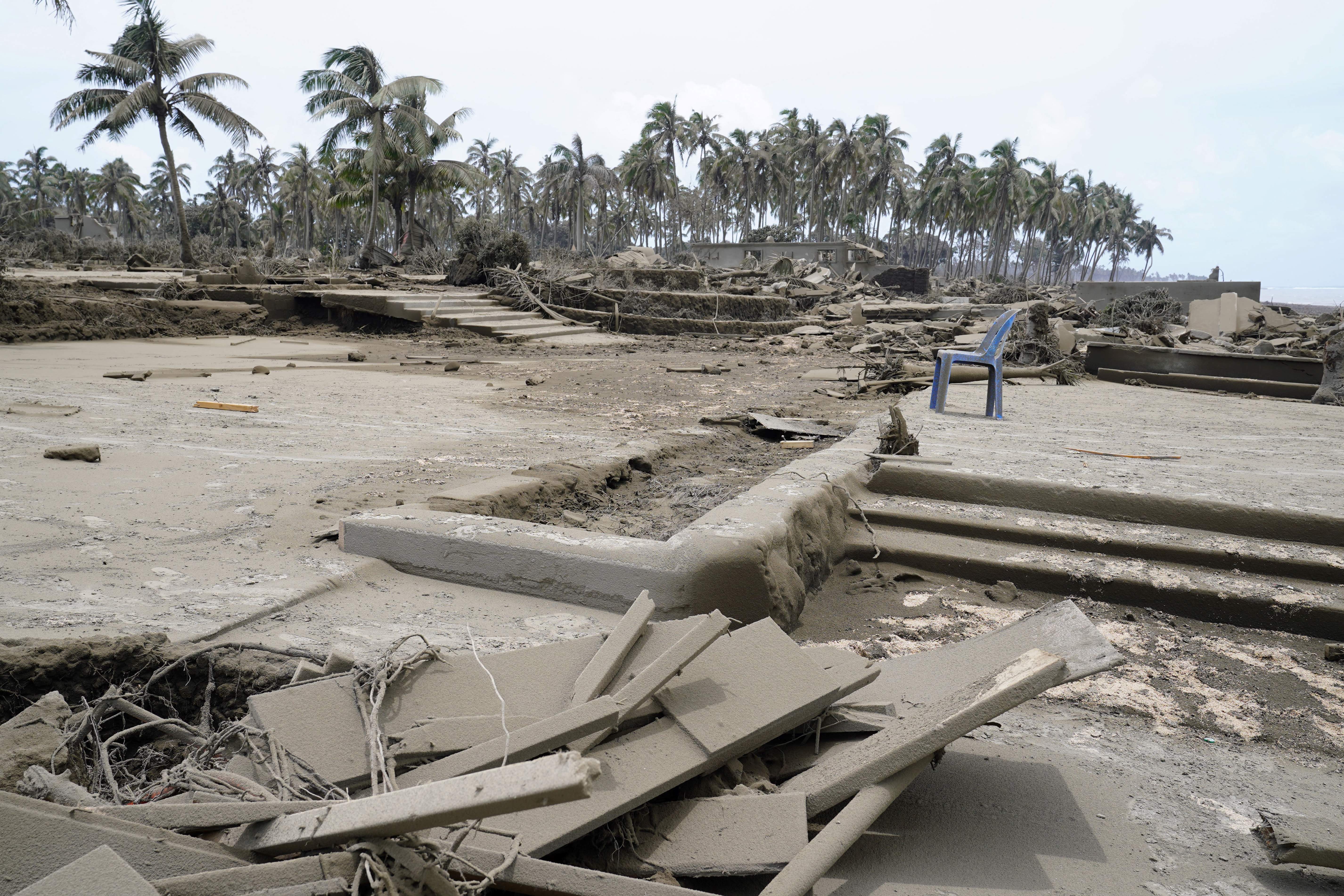 Resorts de praia destruídos no distrito de Hihifo da principal ilha de Tonga, Tongatapu, após a erupção de 15 de janeiro