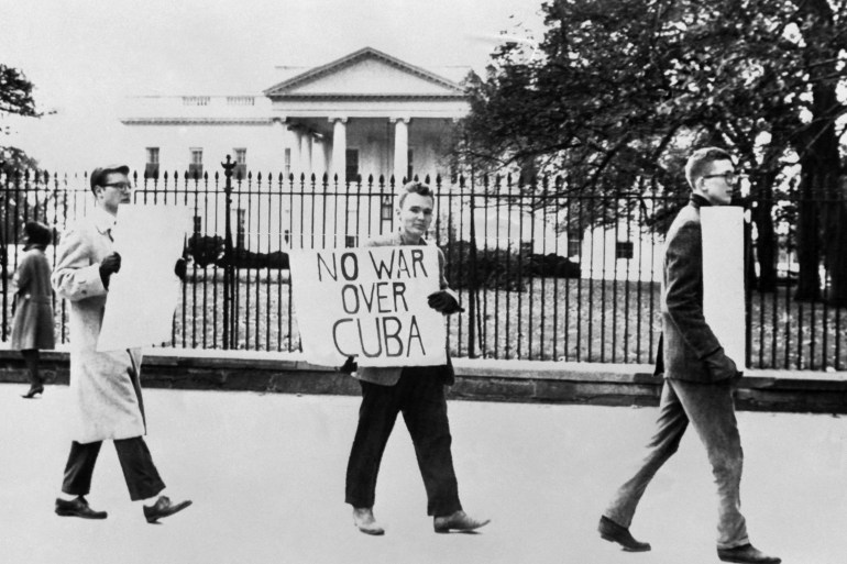 People demonstrate against war on October 27, 1962 in front of the White House in Washington, DC, during the Cuban missile crisis. On October 22, 1962, President Kennedy informed the American people of the presence of missile sites in Cuba. Tensions mounted, and the world wondered if there could be a peaceful resolution to the crisis, until November 20, 1962, when Russian bombers left Cuba, and Kennedy lifted the naval blockade. (Photo by AFP)
