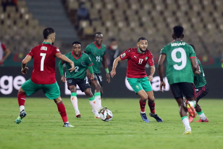 Soccer Football - Africa Cup of Nations - Round of 16 - Morocco v Malawi - Ahmadou Ahidjo Stadium, Yaounde, Cameroon - January 25, 2022 Morocco's Sofiane Boufal in action with Malawi's Richard Mbulu REUTERS/Mohamed Abd El Ghany