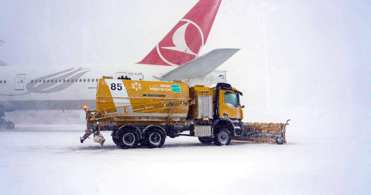 Heavy snowfall in Turkey forces Istanbul Airport to shut