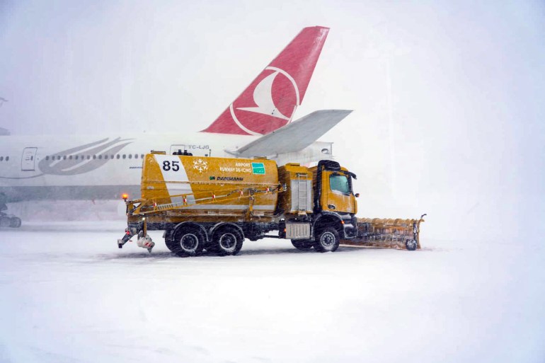 The work to clean the runway and taxiways continues at Istanbul Airport, where all flights were stopped until 18.00 due to heavy snowfall in Istanbul, Turkey