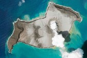 The powerful Hunga Tonga–Hunga Haʻapai volcanic eruption triggered a tsunami [File: Planet Labs PBC vía AP]