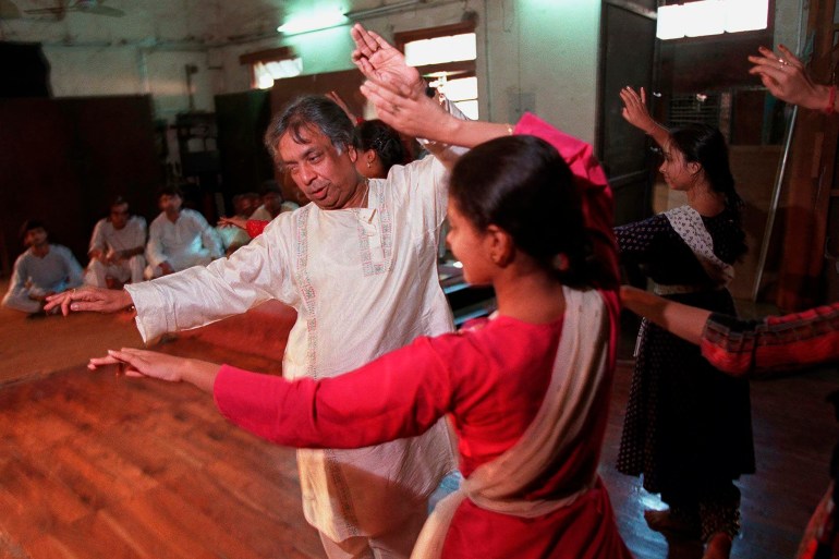 Indian classical Kathak dance guru Birju Maharaj teaches students at his studio in New Delhi