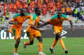 Ivory Coast&#39;s Nicolas Pepe, right, celebrates with teammates after scoring during the African Cup of Nations 2022 Group E football match against Algeria in Douala, Cameroon [Themba Hadebe/AP Photo]