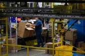 Amazon is grappling with unprecedented worker activism [File: Michael Nagle/Bloomberg]