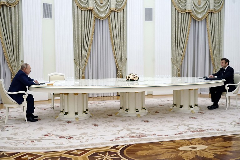 Президент Франции Эммануэль Макрон встречается с президентом России Владимиром Путиным в Москве ранее в феврале.