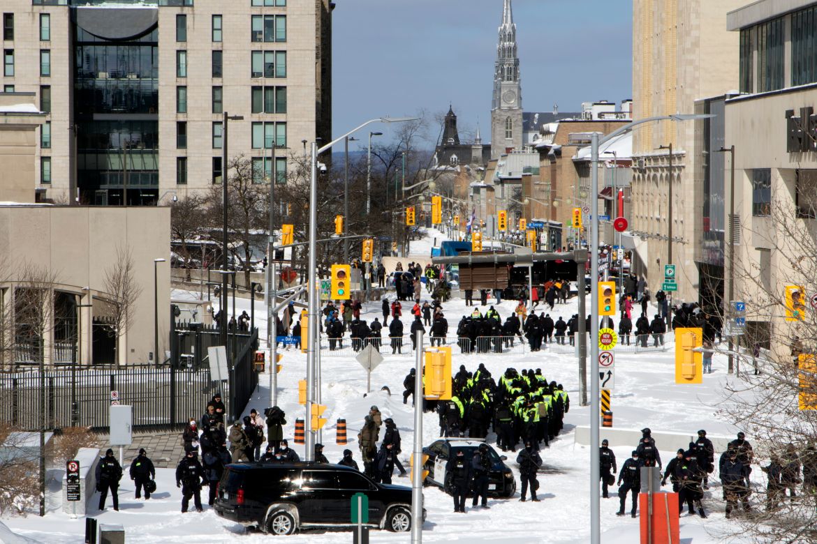 Police deploy in large numbers in downtown ottawa