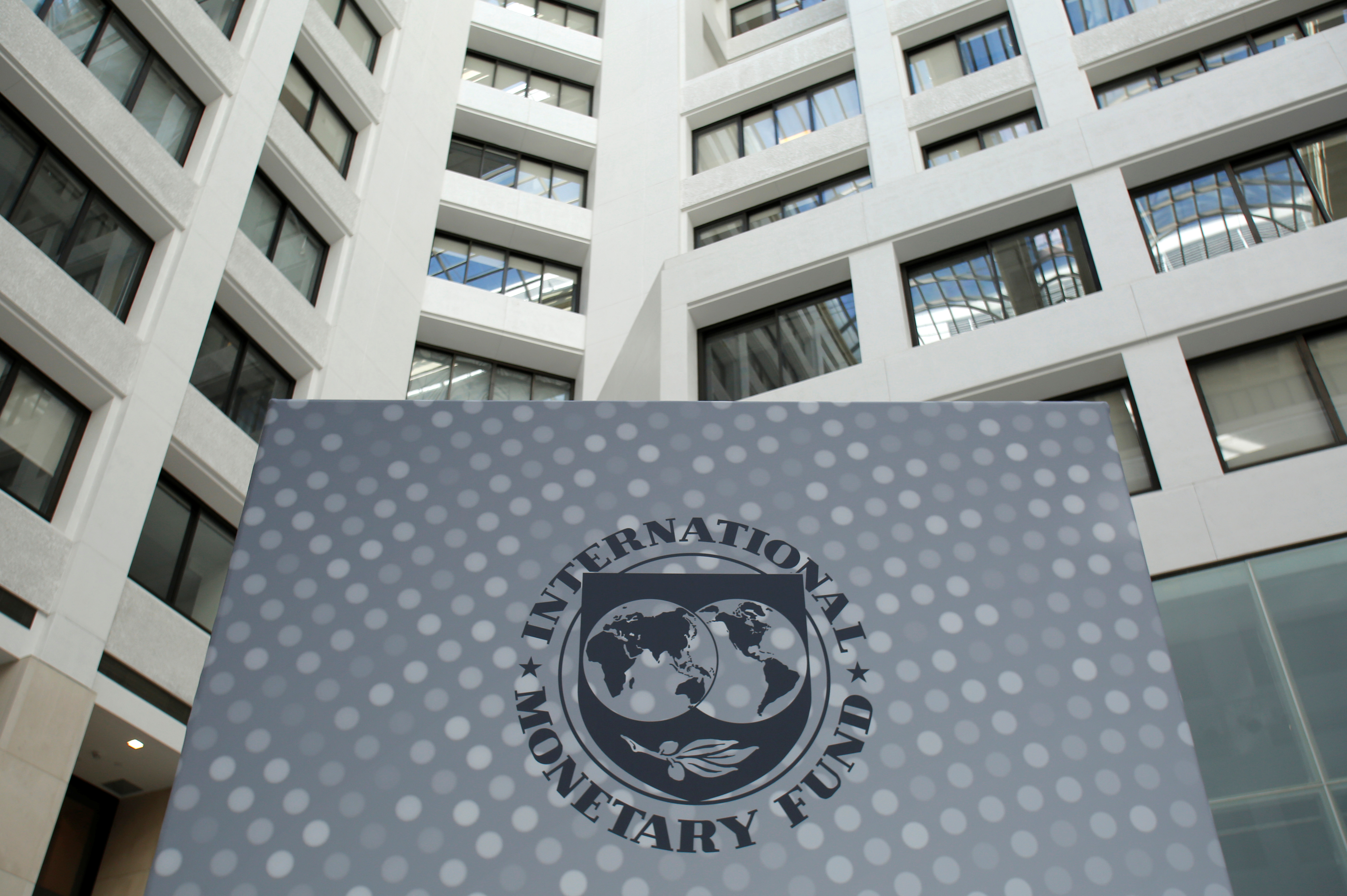 Всемирный валютный фонд. Международный валютный фонд (МВФ) - International monetary Fund (IMF). МВФ штаб квартира. Штаб квартира МВФ В Вашингтоне. Международный валютный фонд здание Вашингтон.