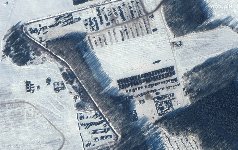 Een satellietbeeld toont een woongebied voor troepen en een voertuigpark in Rechitsa, Wit-Rusland, 4 februari 2022. Foto genomen op 4 februari 2022. Maxar Technologies/Hand-out via REUTERS DEZE AFBEELDING WERD GELEVERD DOOR EEN DERDE PARTIJ.  GEEN WEDERVERKOOP.  GEEN ARCHIEVEN.  VERPLICHT KREDIET.  BESCHERM HET LOGO NIET