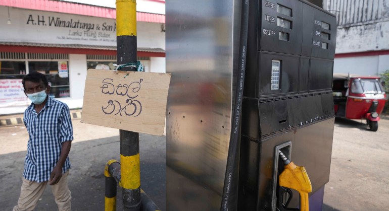 A notice written in Sinhala reads "No Diesel"