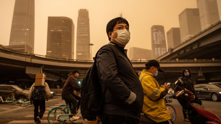 air pollution, man in mask