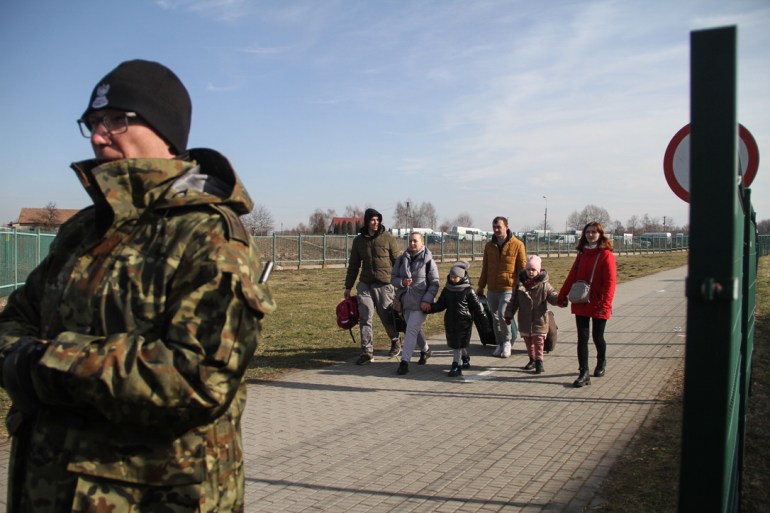 Ukraine refugees crossing into Poland