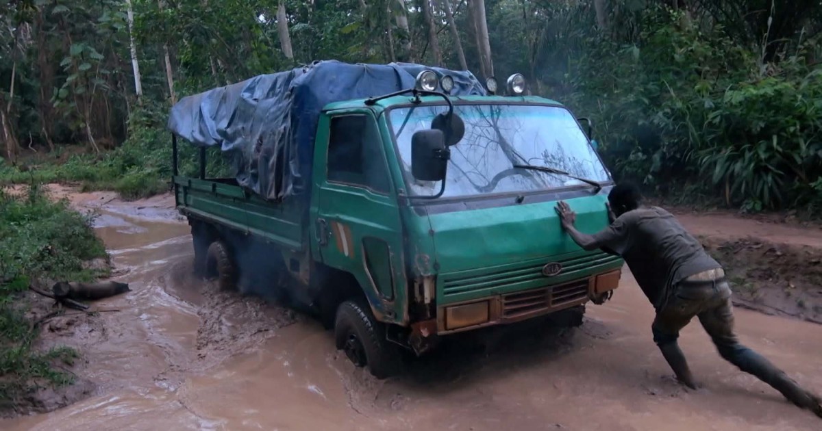 Ivory Coast: Drivers take on hazardous trips to remote places