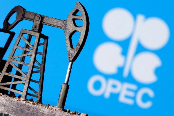 Ангола ще напусне ОПЕК поради несъгласие относно квотите за производство на петрол