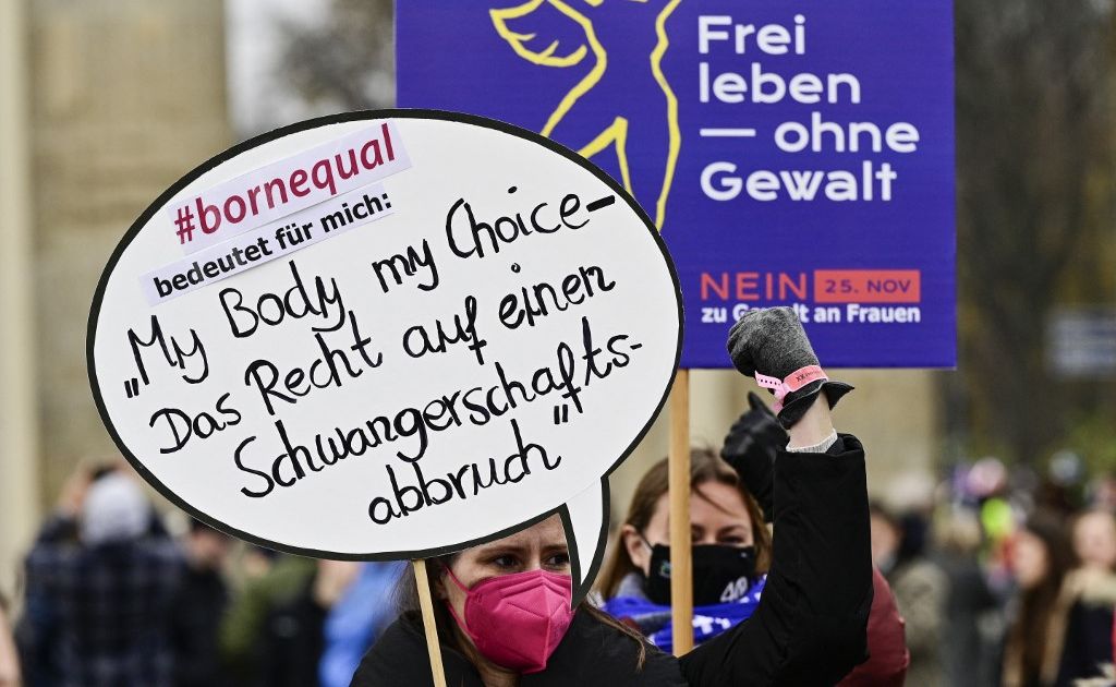 Bundeskabinett billigt Aufhebung des NS-Abtreibungsgesetzes |  Nachrichten über Frauenrechte