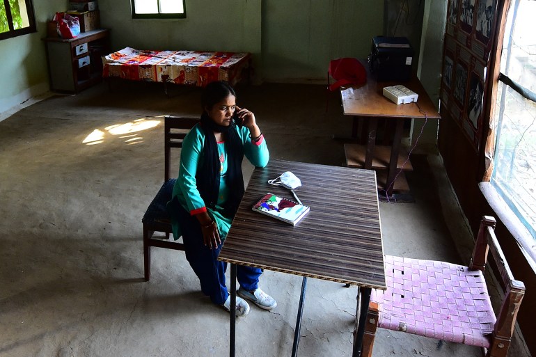 In this picture taken on March 11, 2022, Meera Devi, managing editor and reporter of "Khabar Lahariya" (Waves of News), spekas on her phone at her office in Banda district, Uttar Pradesh state.  - An all-women team of smartphone-toting, low-caste reporters who chronicle India's hardscrabble heartland may give the cinema-mad country its first Oscar-winning film, after their own story became a critically lauded documentary.  (Photo by SANJAY KANOJIA / AFP) / TO GO WITH India-social-media-film-oscar, FOCUS by Abhaya SRIVASTAVA