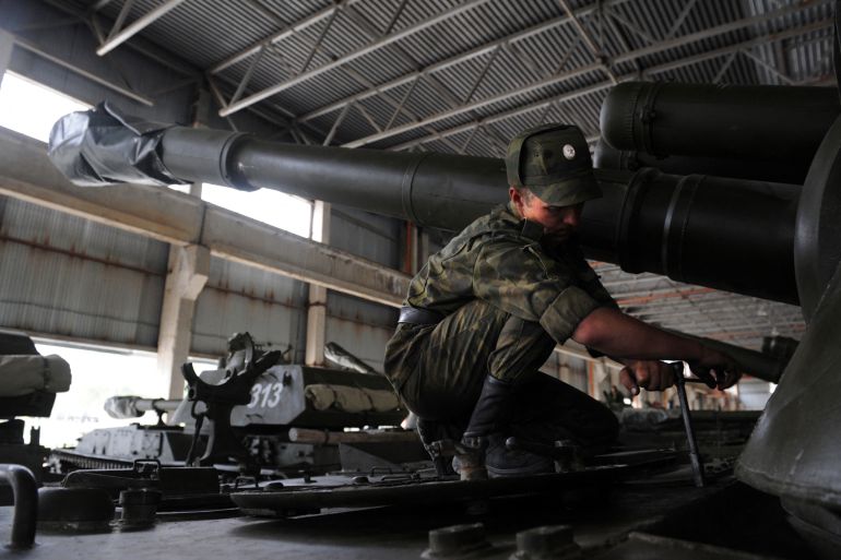A Russian soldier prepares a self-propelled gun at the Tskhinvali military base on August 7, 2009.