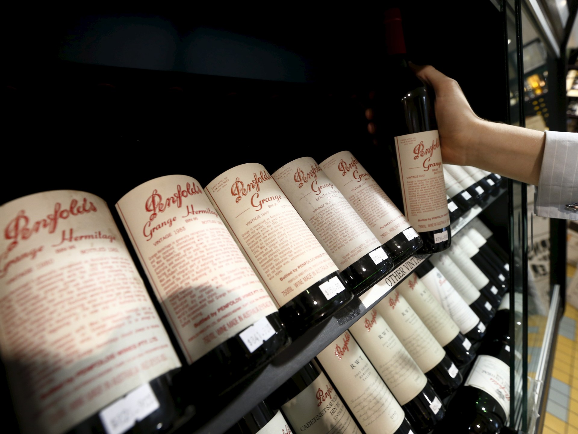 China lifts steep Australian wine tariffs as relations improve | Business and Economy News