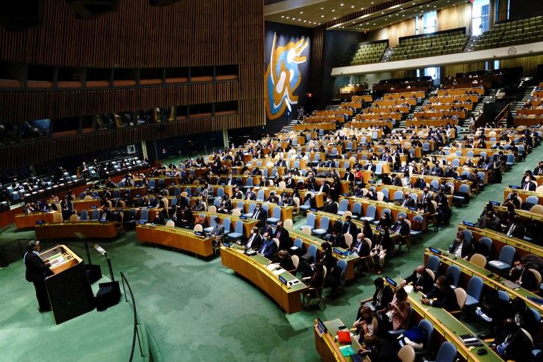 La embajadora de EE. UU. ante la ONU, Linda Thomas-Greenfield, habla en la 11.ª sesión especial de emergencia de la Asamblea General de la ONU de 193 miembros sobre la invasión de Ucrania por Rusia, ante las Naciones Unidas
