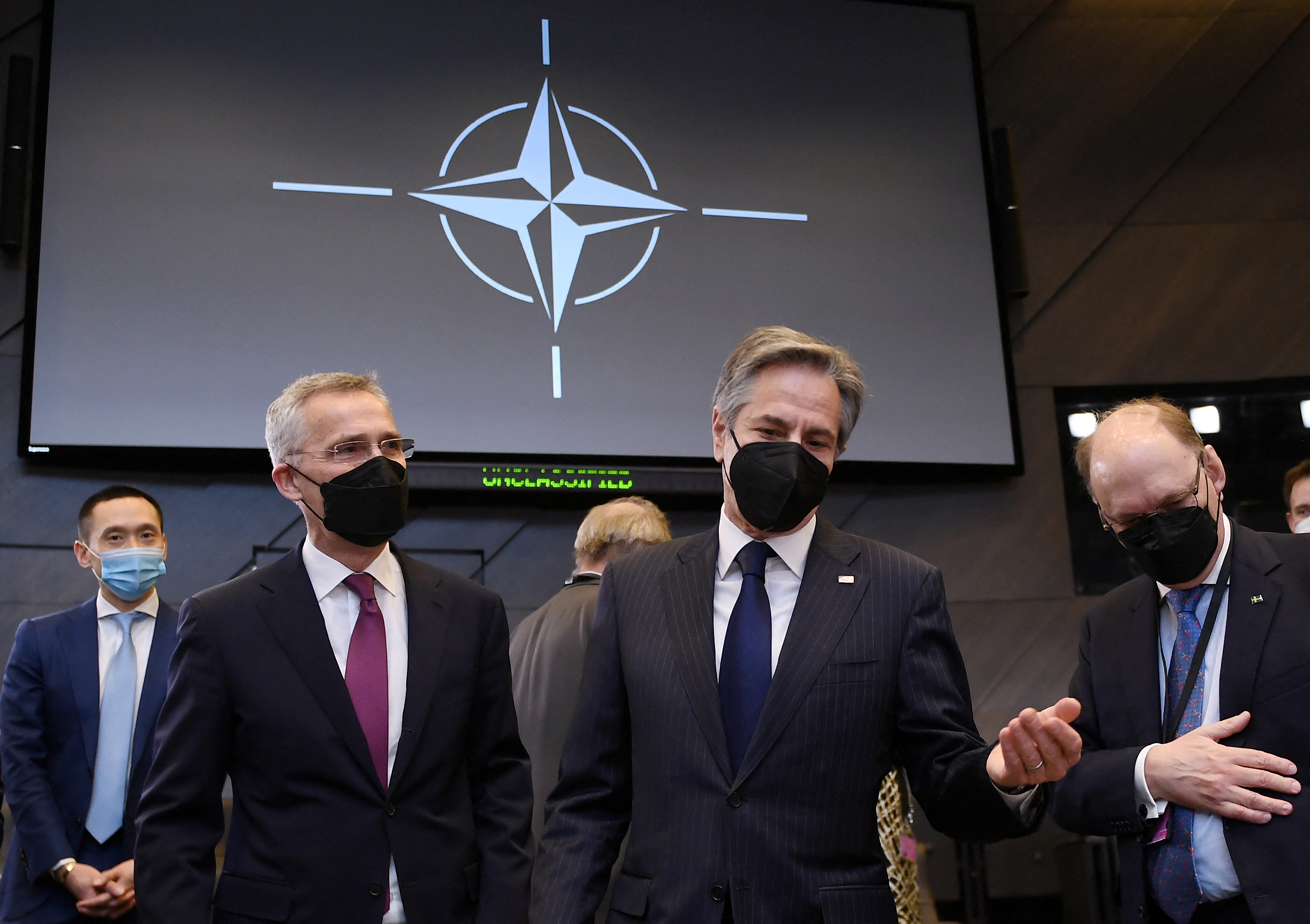 Il Segretario di Stato americano Antony Blinken e il Segretario generale della NATO Jens Stoltenberg presso la sede della NATO a Bruxelles, in Belgio, il 4 marzo 2022.