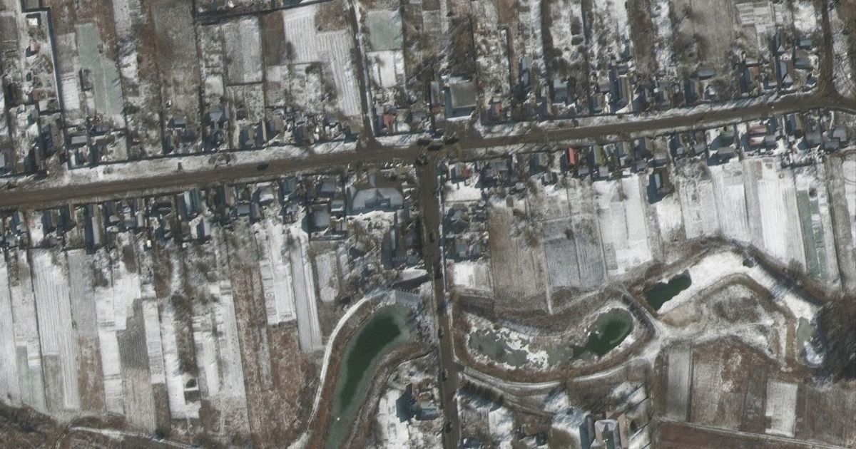 Супутникові знімки показують розгін колони російської армії під Києвом |  новини війни між Росією та Україною