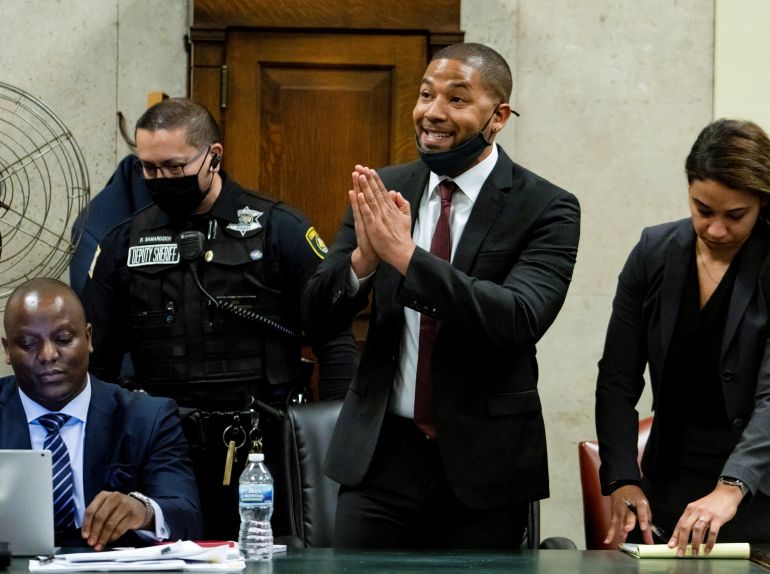 Actor Jussie Smollett speaks with Judge James Linn after reading his sentence