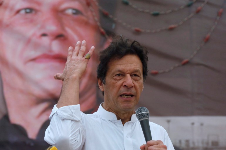 Cosa ha portato alla caduta del leader Imran Khan in Pakistan?