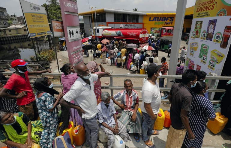 Sri Lanka deploys troops as fuel shortage sparks protests | Fossil Fuels  News | Al Jazeera