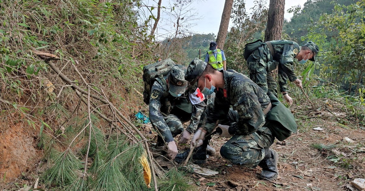 china-plane-crash-grim-search-as-rescue-teams-comb-hillside