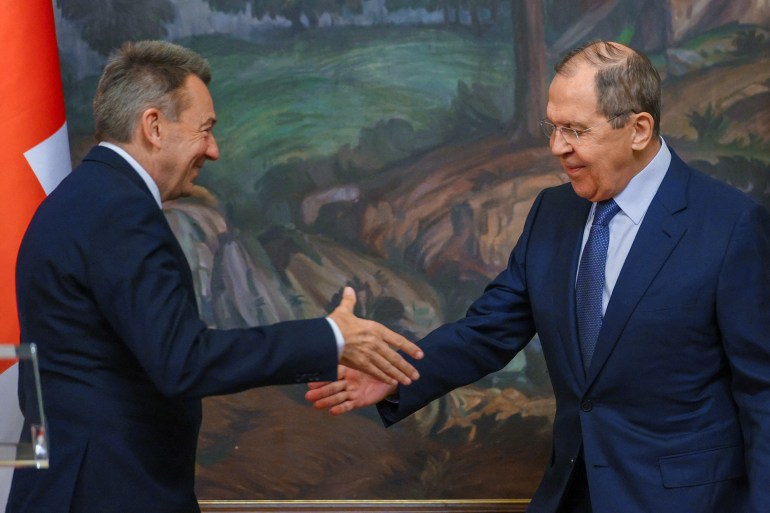 Russian Foreign Minister Sergei Lavrov and ICRC President Peter Maurer shake hands. 
