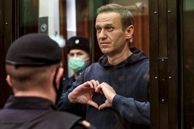 Alexey Navalny Moskova Şehir Mahkemesinde jest yapıyor