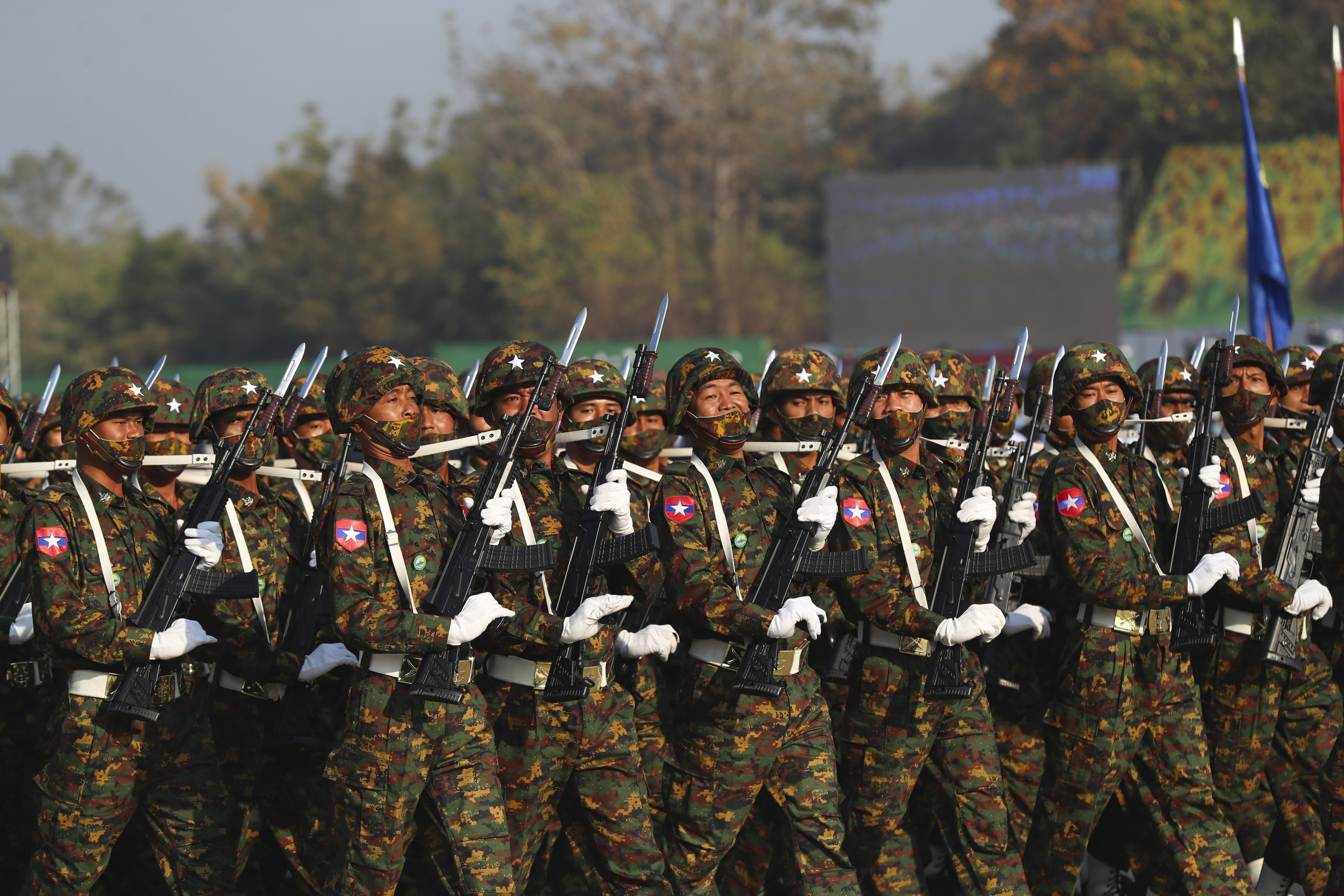‘Più forti insieme’: rapporto militare in parata tra Myanmar e Russia