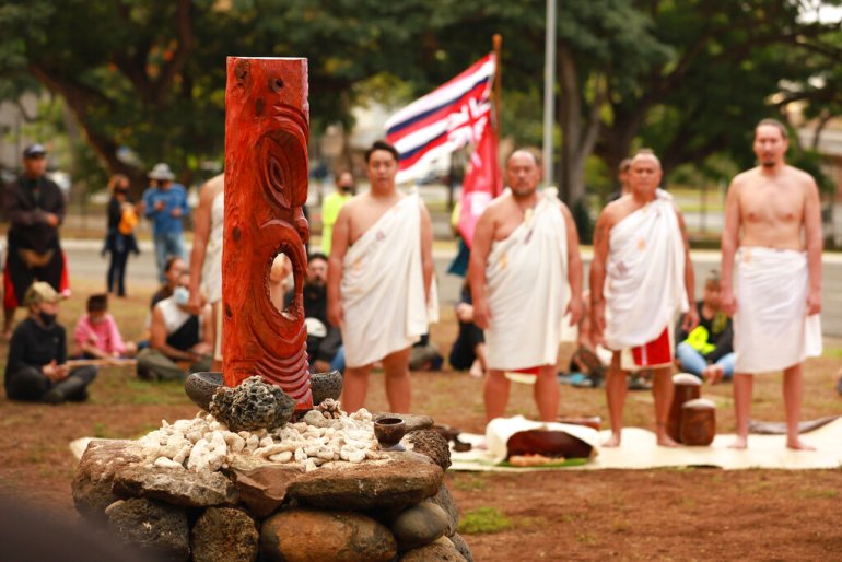 A group of people sing during a traditional Hawaiian ceremony in Honolulu.  The protesters who erected the shrine at the gates of the headquarters of the Commander of the United States Pacific Fleet.