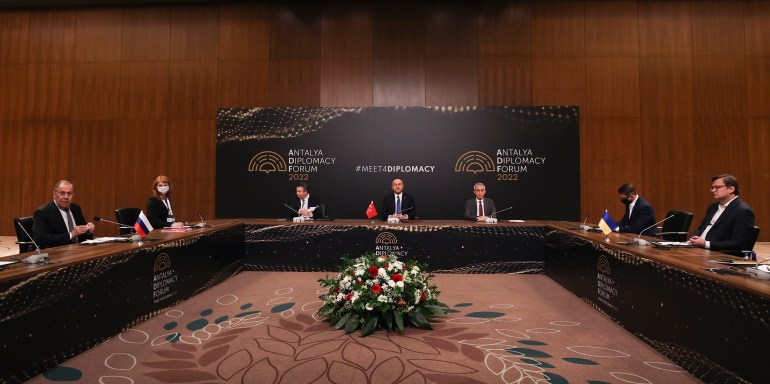 Turkish foreign minister Mevlut Cavusoglu, center, chairs a tripartite meeting with Russia's foreign minister Sergey Lavrov, left, and Ukraine's foreign minister Dmytro Kuleba, right, in Antalya, Turkey