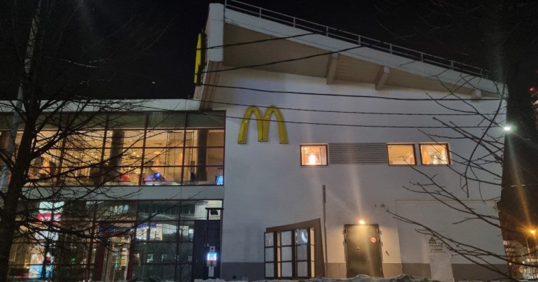A photo of a McDonald's building.