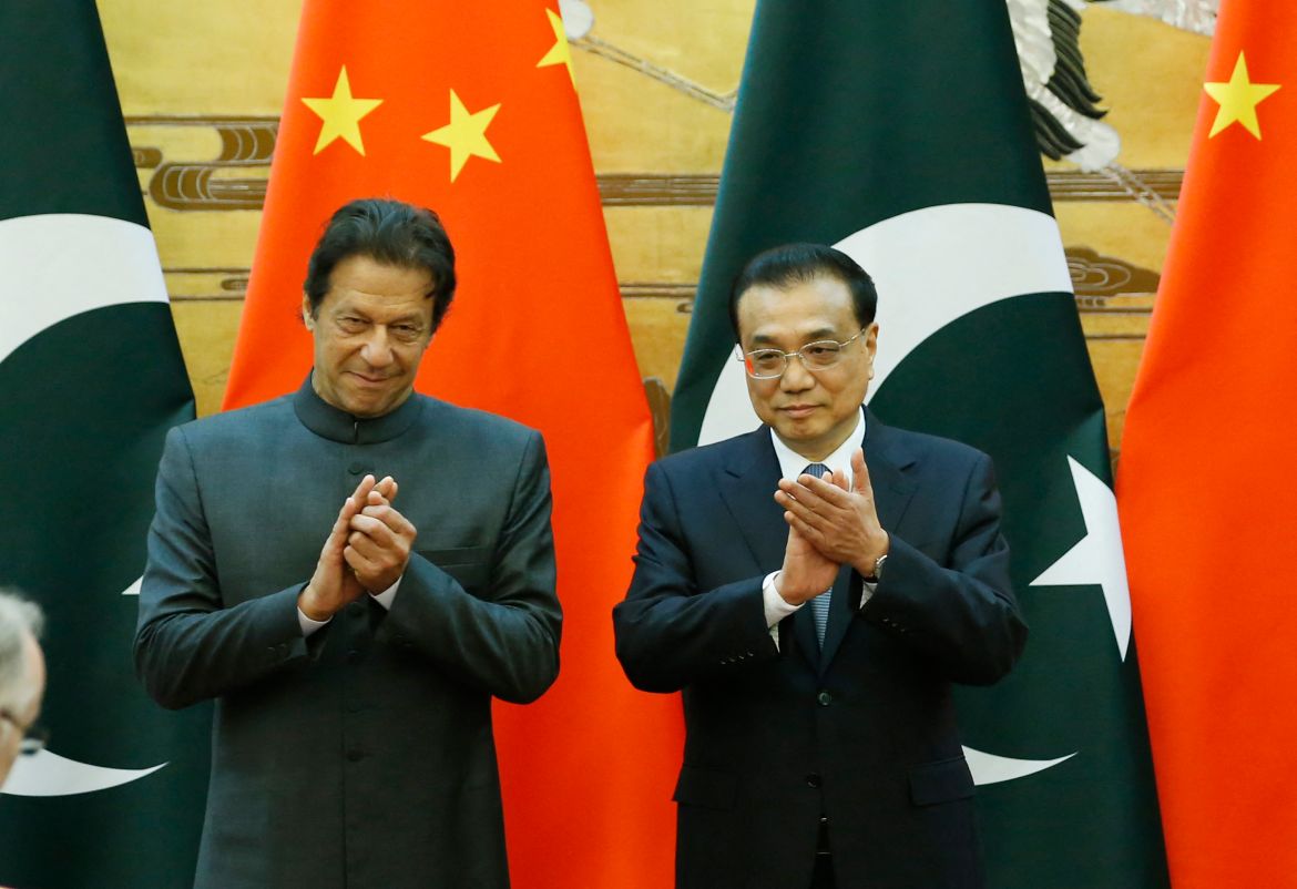 Pakistani Prime Minister Imran Khan (L) and China's Premier Li Keqiang attend a signing ceremony at the Great Hall of the People in Beijing on November 3, 2018.