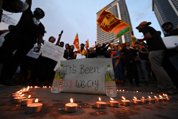 Шри Ланка ще разследва твърденията за съучастие на разузнаването в бомбените атентати през 2019 г.