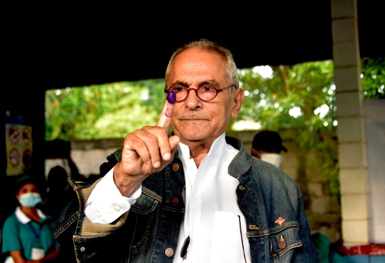 Jose Ramos Horta shows his inked figure after voting in Tuesday's second round for the presidential election