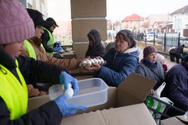 Ukrainians receiving food