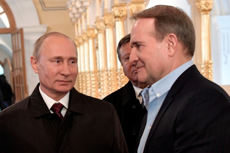 Il presidente russo Vladimir Putin e il politico ucraino Viktor Medvedchuk