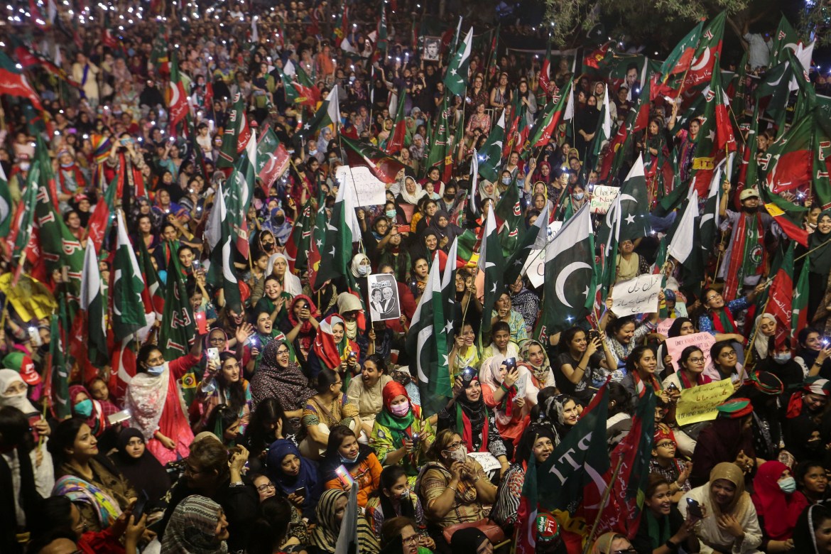 Supporters of the Pakistan Tehreek-e-Insaf (PTI) political party