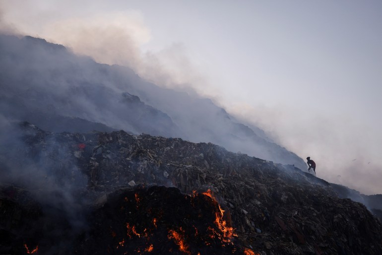 India landfill fire