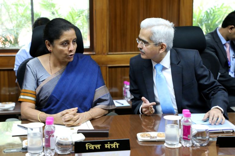 Nirmala Sitharaman, India's finance minister, left, speaks to Shaktikanta Das, governor of the Reserve Bank of India in Delhi, India