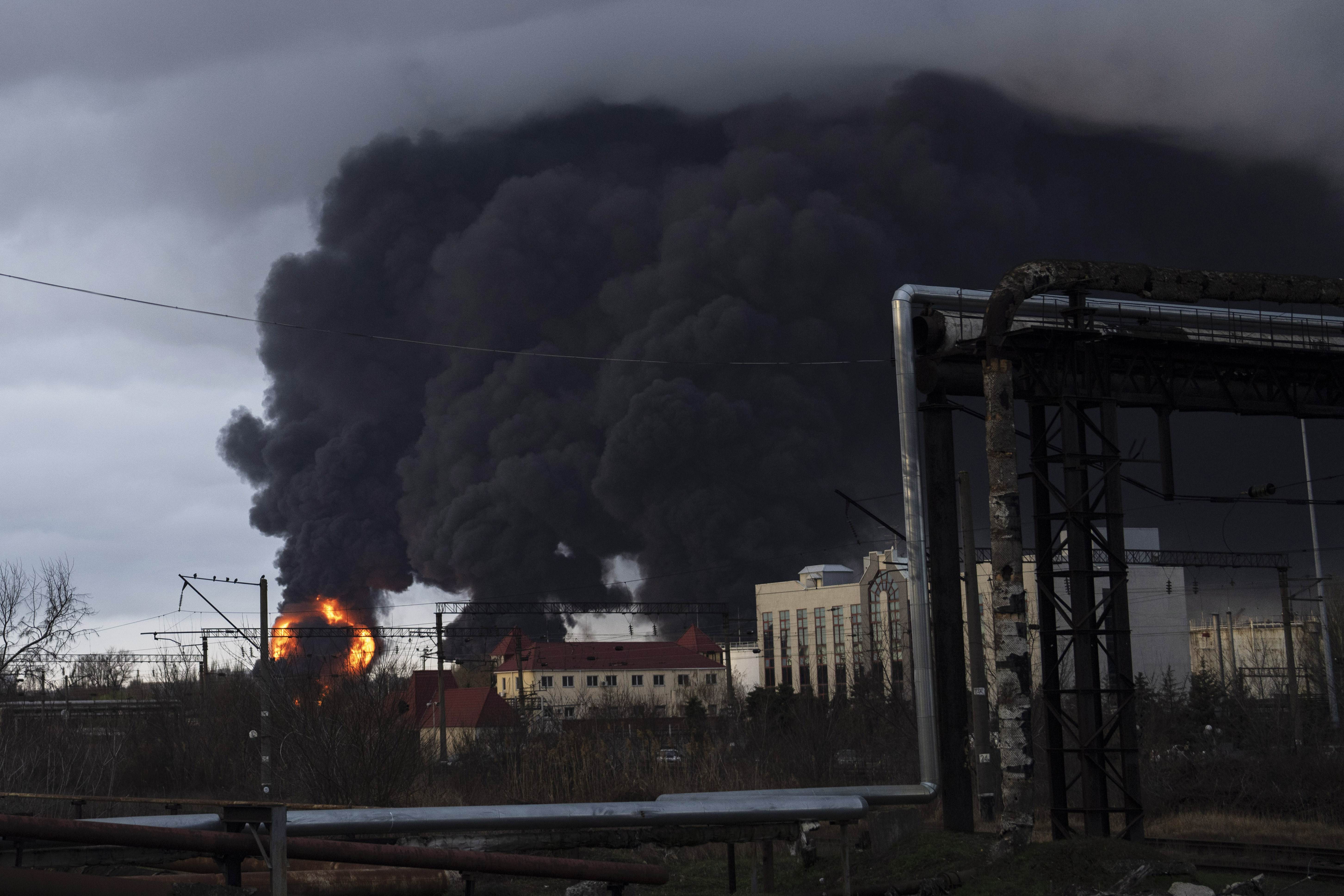 La Russia colpisce importanti impianti petroliferi ucraini a Odesa e Kremenchuk