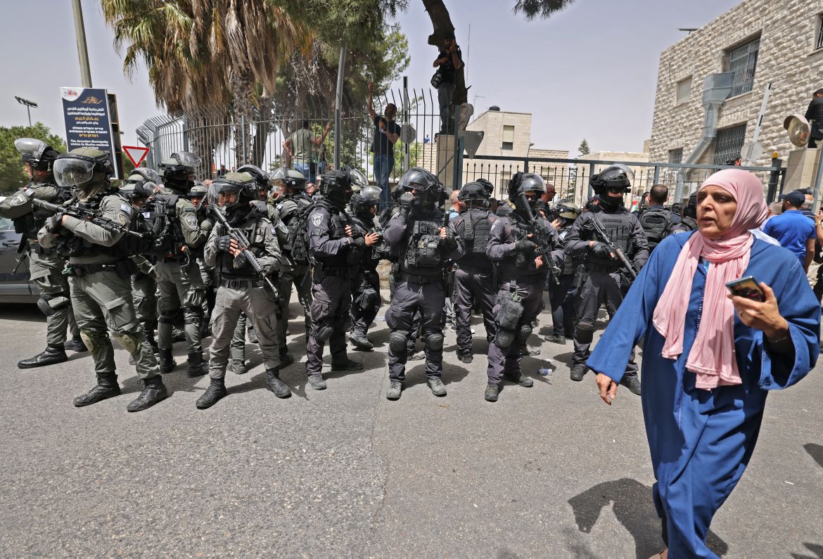 Israeli security forces stand guard in front of the hospital where Al-Jazeera journalist Shireen Abu Akle is kept, before her casket is transported to a church and then her resting place, in Jerusalem, on May 13, 2022. - Abu Akleh, who was shot dead on May 11, 2022 while covering a raid in the Israeli-occupied West Bank, was among Arab media's most prominent figures and widely hailed for her bravery and professionalism. (Photo by AHMAD GHARABLI / AFP)
