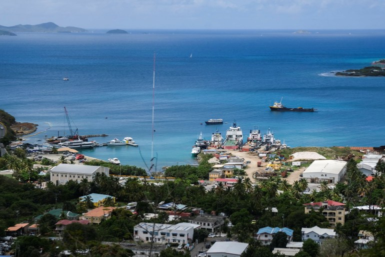 Britanya Virjin Adaları'ndaki Road Town'a genel bakış 