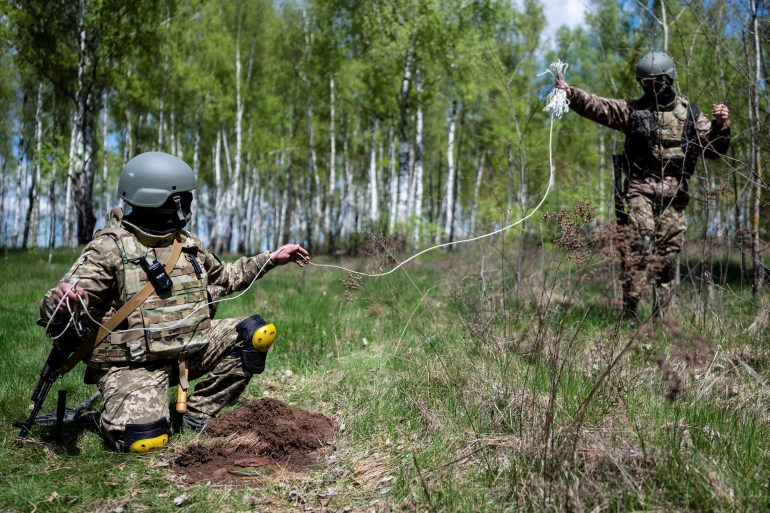 Servicemen of Ukrainian Territorial Defence Forces take part in a demining training, amid Russia's invasion of Ukraine, north of Zhytomyr region, Ukraine May 4, 2022. REUTERS/Viacheslav Ratynskyi
