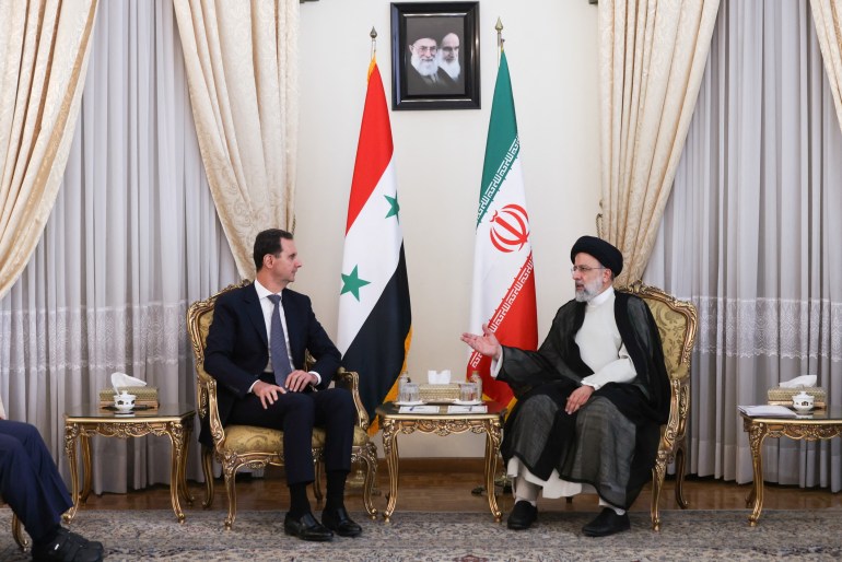 O presidente do Irã, Ebrahim Raisi, se encontra com o presidente sírio, Bashar al-Assad, em Teerã