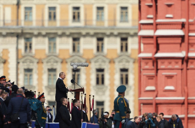 El presidente ruso, Vladimir Putin, pronuncia un discurso durante un desfile militar del Día de la Victoria.