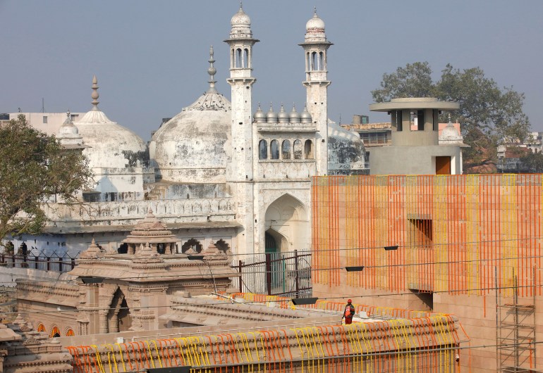 Pengadilan India mengizinkan survei masjid bersejarah untuk melihat apakah itu berdiri di kuil |  Berita Sejarah